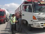 truk-masih-melintas-jelang-lebaran-distop-di-kudus_20150713_145216.jpg