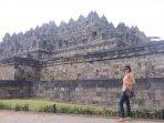 turis-lokal-kunjungi-borobudur.jpg