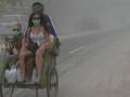 turis-naik-becak-he-he.jpg