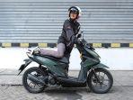 turun-dan-naik-dari-sepeda-motor.jpg