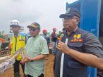 upati-Kudus-M-Hasan-Chabibie-mengecek-pembang.jpg