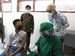vaksinasi-covid-19-di-sman-3-surakarta-1.jpg