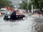 video-baru-hujan-sebentar-depan-kantor-gubernur-jateng-banjir.jpg