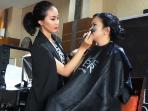 video-cara-make-up-wajah-jadi-cantik-ala-olga-agradia-dewayanti.jpg