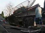 video-warga-sebuah-motor-tersangkut-di-parabola.jpg