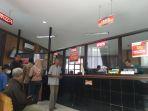 wajib-pajak-mengantre-pembayaran-di-kudus.jpg