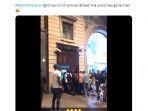 warga-Irlandia-mengantre-di-depan-mesin-ATM-eror.jpg