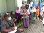 warga-di-Kabupaten-Kendal-mengantre.jpg