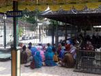 ziarah-di-makam-sultan-abdul-fatah-di-masjid-agung-demak_20150710_185339.jpg