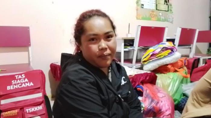 BERTAHAN: Hanik Agustin, Korban erupsi Gunung Semeru