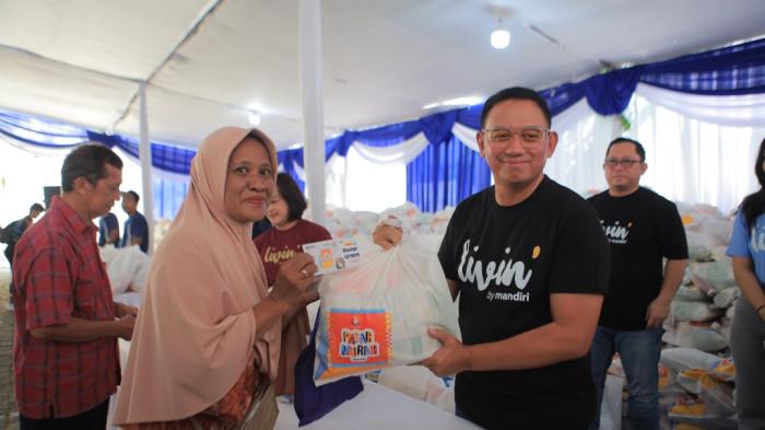 Bank Mandiri gelar Program Pasar Murah Mandiri diikuti ribuan masyarakat serta pelaku UMKM lokal.
