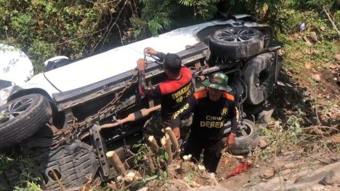 Kecelakaan Karambol di Ponorogo, Mobil Masuk Sungai
