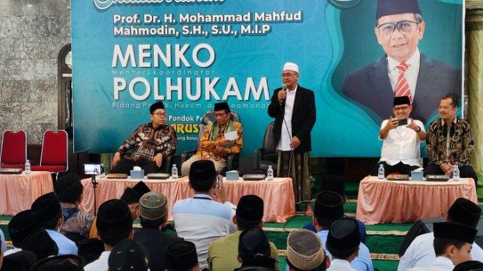 Dikunjungi Mahfud Md, KH Hisyam Syafaat Nyatakan Dukungan