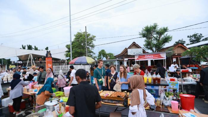 Pasar Takjil yang dikemas dalam festival Ngerandu Buko