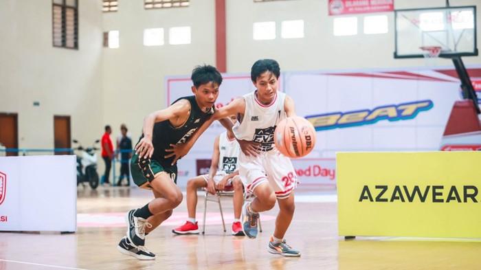 SENGIT: Pertandingan antara SMA Arjasa Jember vs SMAN 2 Jember di AZA 3X3 Competition 2025 East Java-East, Jumat (3/10/2025). Bupati Jember Muhammad Fawait bangga Jember menjadi tuan rumah.