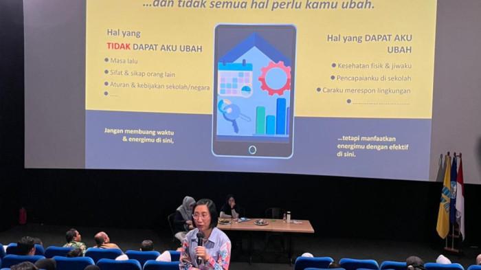 Seminar sosial bertajuk “Slow Aja - Belajar Damai sama Diri Sendiri”