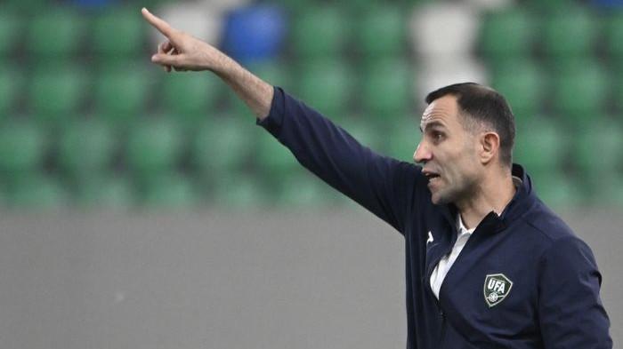 TIMUR KAPADZE - Timur Kapadze saat masih menangani Timnas Uzbekistan. Kini sang pelatih dikaitkan dengan Timnas Indonesia.