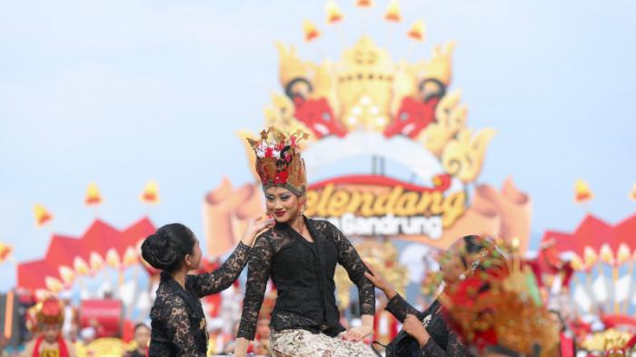 13 Tahun Gandrung Sewu, Kemenpar: Bukti Konsistensi Banyuwangi Menjaga Kearifan Lokal - gandrung-2.jpg