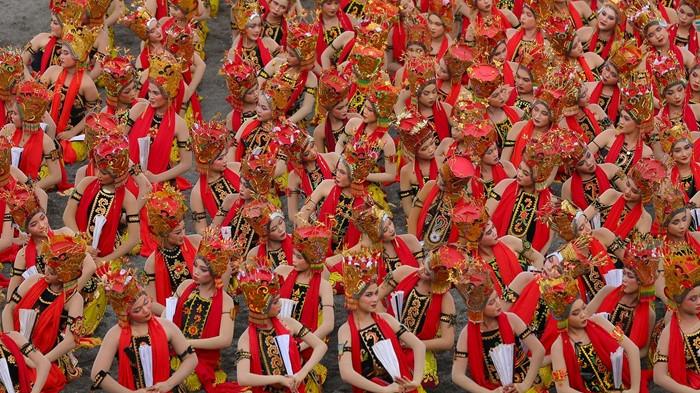 13 Tahun Gandrung Sewu, Kemenpar: Bukti Konsistensi Banyuwangi Menjaga Kearifan Lokal - gandrung-4.jpg