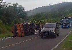 Elf Rombongan TK dari Nganjuk Terguling di JLS Tulungagung, Semua Penumpang Selamat