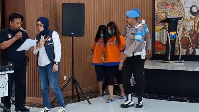Dua Perempuan Muda Ditangkap Bawa 8,2 Kg Sabu dan 10 Ribu Ekstasi Senilai Rp 9,2 Miliar