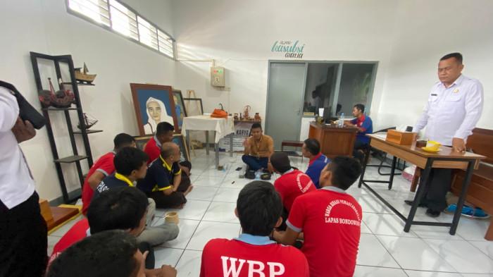 Warga Lapas Bondowoso Diajarkan Budidaya Kecambah di Lahan Sempit