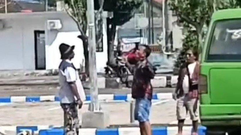 Bawa Senjata Tajam di Terminal Tawangalun Jember, Seorang Pria Diamankan Polisi