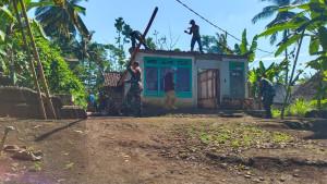 BEDAH-RUMAH-Kondisi-rumah-seorang-nenek.jpg