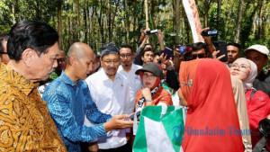 DIGITALISASI-BANSOS-Ketua-Komite-Percepatan.jpg