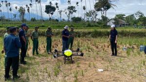 DRONE-Para-petani-dan-pelajar-SMK-pertanian.jpg