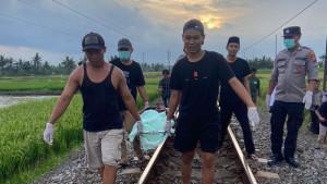 EVAKUASI-Proses-evaluasi-korban-tertabrak-kereta-api.jpg