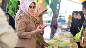 GERAKAN-JUS-TOMAT-Bupati-Lumajang-Indah-Amperawati.jpg