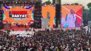 Ganjar-Pranowo-dan-Mahfud-MD-saat-berkampanye-akbar-di-Banyuwangi.jpg