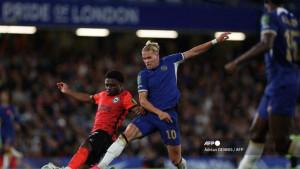 Gelandang-Brighton-Tariq-Lamptey-bersaing-dengan-gelandang-Chelsea-Mykhailo-Mudryk.jpg