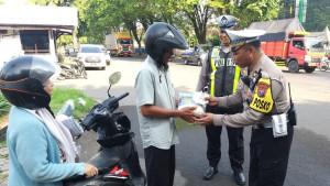 Hadiah-beras-dari-polisi.jpg