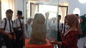 JADI-MUSEUM-Sejumlah-siswa-saat-mengunjungi-Pusat-Informasi-Megalitikum-PIM.jpg