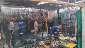 KEBAKARAN-Kebakaran-gudang-peralatan-rumah-tangga.jpg