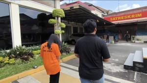 KELUARGA-NARKOBA-H-saat-berada-di-Mapolres-Jember.jpg