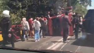 Kecelakaan-beruntun-Bondowoso-elf.jpg