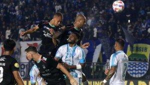 Laga-Persib-Bandung-kontra-PSBS-Biak-di-putaran-pertama-Liga-1-2024.jpg