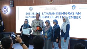 Mahasiswa-kunjungan-lapangan-ke-Kantor-Imigrasi-Kelas-I-TPI-Jember-Jumat-10102025.jpg