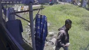 PENCURIAN-Tangkapan-layar-rekaman-CCTV.jpg
