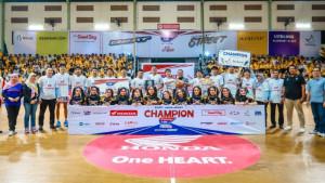 Para-penggawa-Sketsa-saat-menerima-awarding-sebagai-champion-DBL-Jember-2025.jpg