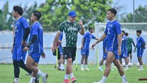 Pelatih-Persib-Bandung-Bojan-Hodak-langsung-memimpin-sesi-latihan-perdana.jpg