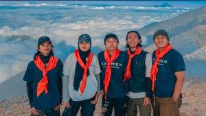 Pemuda-Indonesia-yang-tergabung-di-Mapala-Lomaya-sukses-menaklukkan-puncak-Gunung-Latimojong.jpg