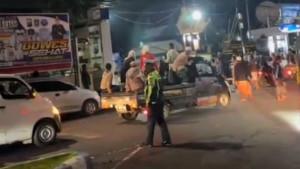 Peristiwa-menunjukkan-situasi-mencekam-terjadi-di-Lumajang-pada-Minggu-12102025-malam.jpg