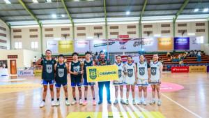 Skuad-putra-dan-putri-SMAN-1-Jember-menerima-awarding-usai-menjuarai-AZA-3X3-Competition-2025.jpg