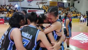 TANGIS-BAHAGIA-Ekspresi-pemain-basket-putri-SMAN-1-Glagah.jpg
