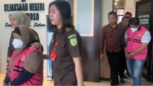 TERSANGKA-KORUPSI-Dua-orang-tersangka-inisial-AK-dan-AS-dalam-dugaan-kredit-fiktif.jpg