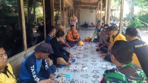 Tim-gabungan-saat-briefing-pencarian-lansia-hilang.jpg
